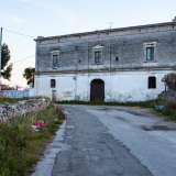 Costruita intorno al 1764 faceva parte dei beni appartenenti alla diocesi, ed � tutt�ora di propriet� di un ente religioso. Di pianta quadrangolare, si innesta su due piani separati da una cornice marcapiano. Domina il prospetto del livello inferiore un grande portone ligneo fiancheggiato da due finestrelle rettangolari
